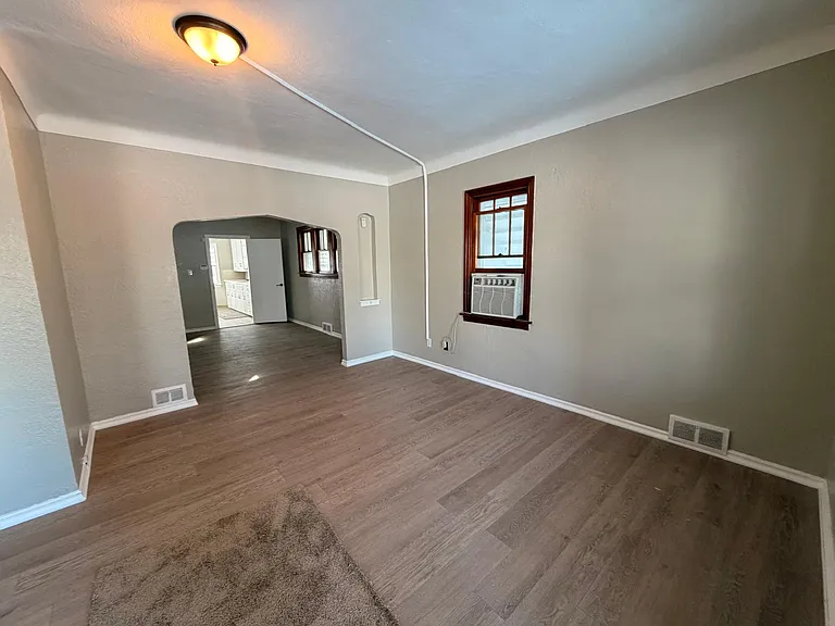 324 E Oakland St — Photo 5