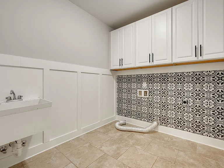 8885 McKenzie Farm Dr — Photo 24