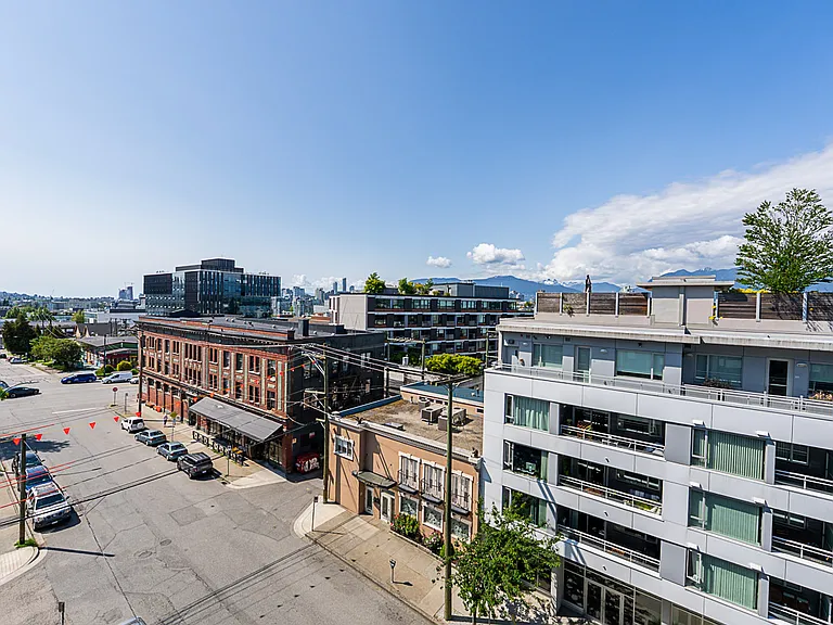 250 E 6th Ave #706 — Photo 30