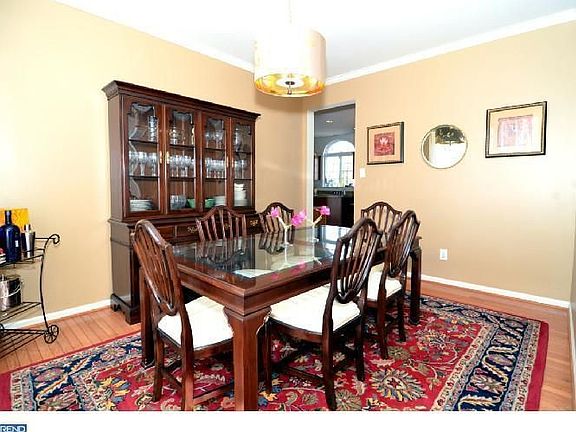5th image of 434 Greene Ln