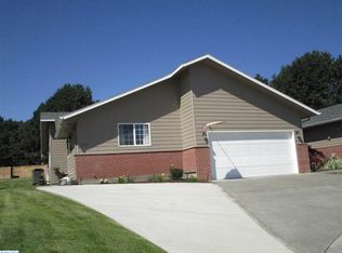3711 W 29th Ct, Kennewick, WA