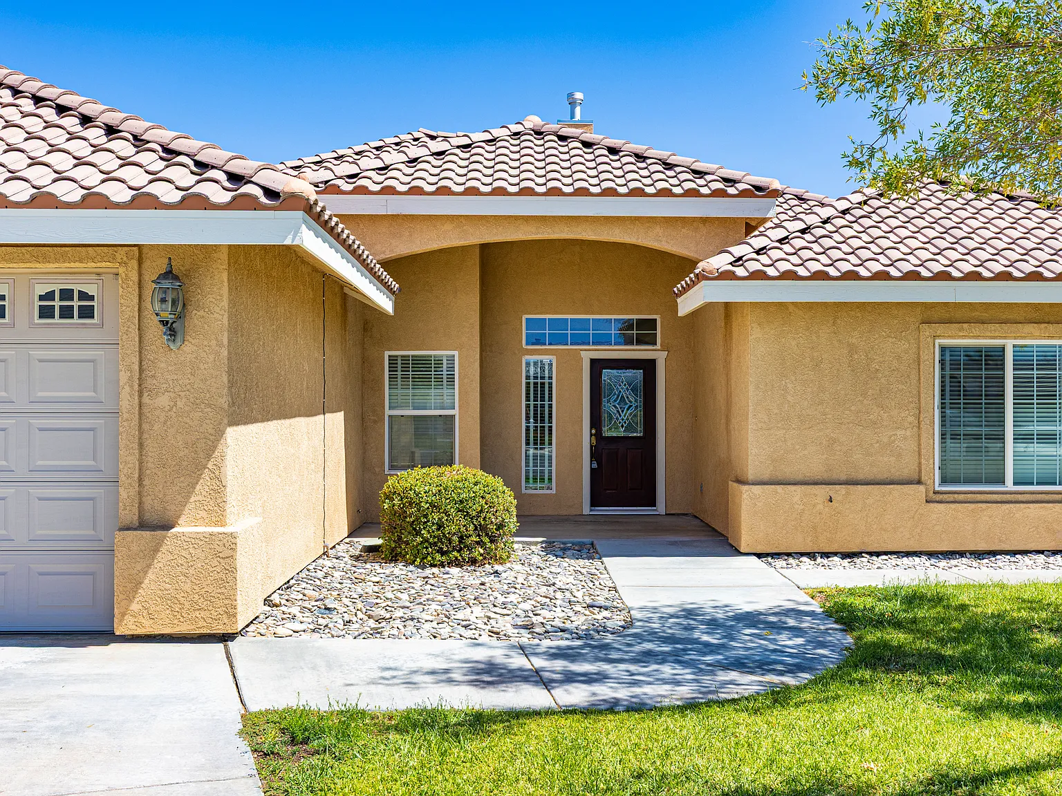 3 bed, 2087 sqft, $2,250 — Photo 3