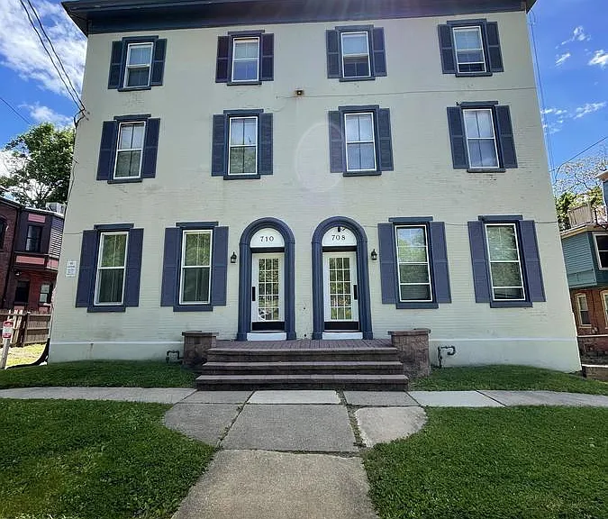 708 N Franklin St #6 — Photo 1