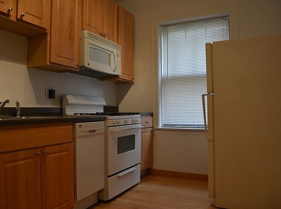 5th image of 2113 W Giddings St #1