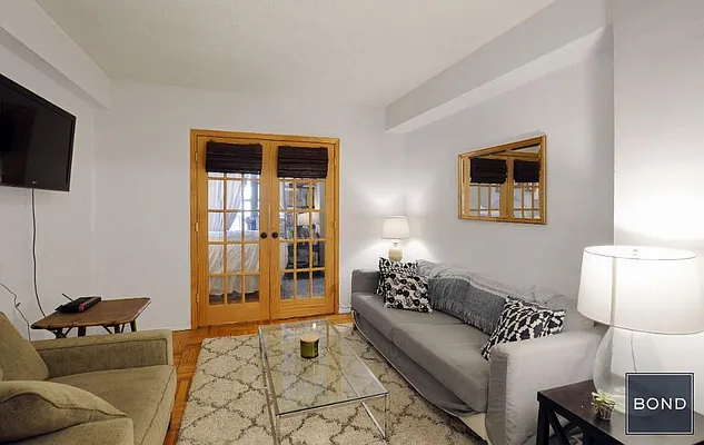 Rented by Bond New York | media 19