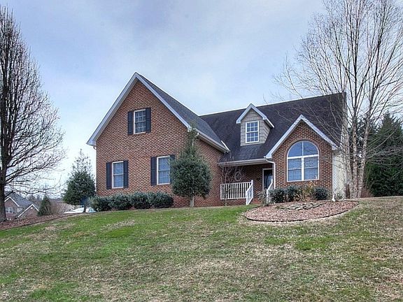 5th image of 105 Lee Carter Dr