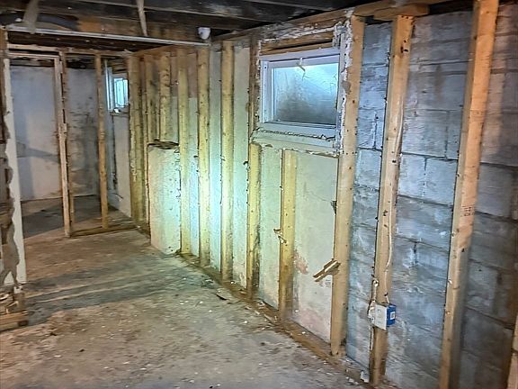 5th image of 119 Littleton St