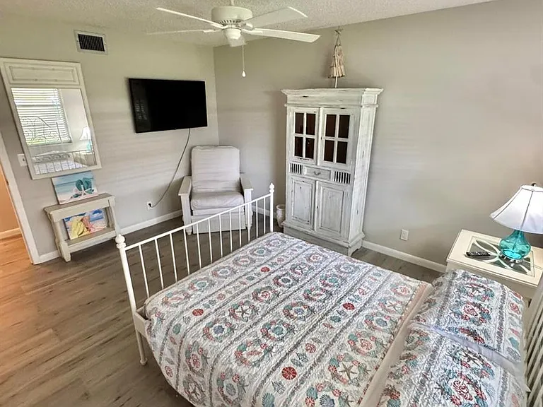 1342 High Point Way #D — Photo 20