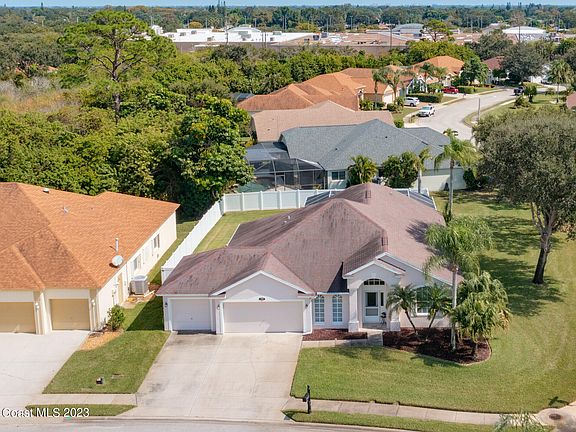 4th image of 4033 Estancia Way