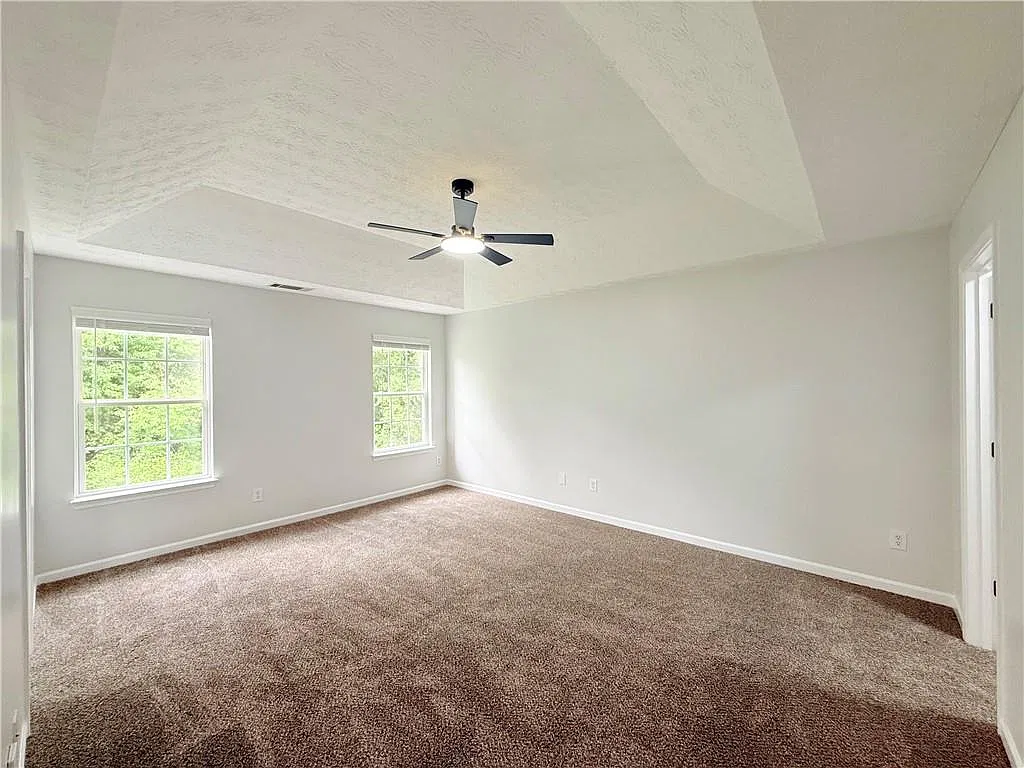 5 bed, 3.5 bath, 3132 sqft, $2,800 — Photo 4