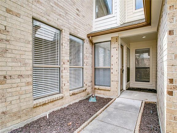 3rd image of 2114 Holly Hill Ln