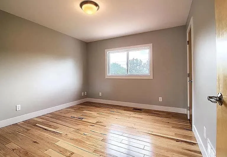 559 London Ave — Photo 10