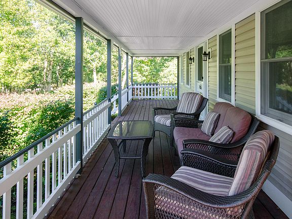 3rd image of 11 Huckleberry Hill Ln