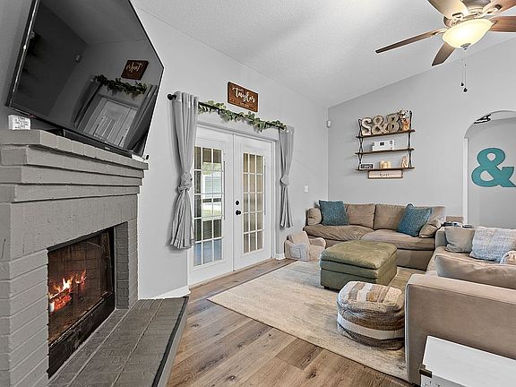 3rd image of 2065 King Richards Ct