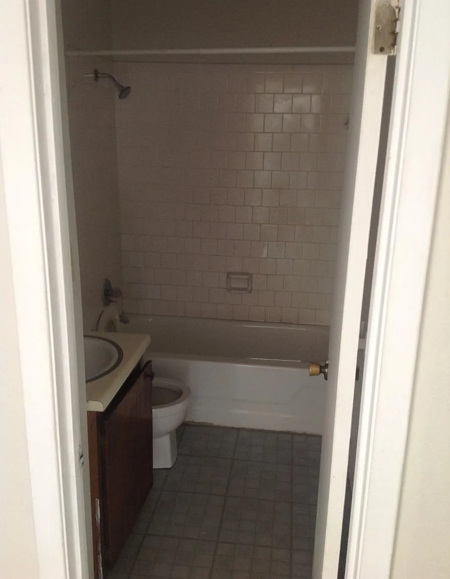 501 E Roseclair Street — Photo 4