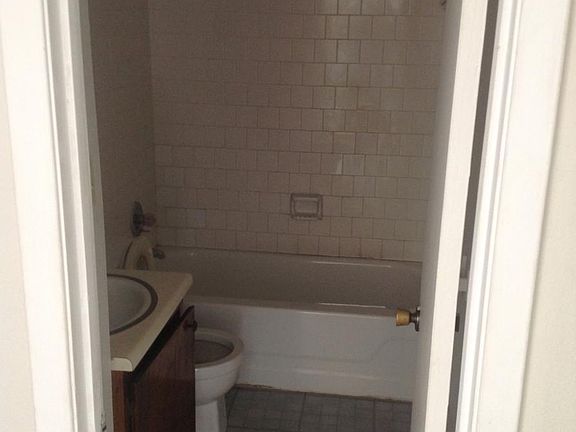4th image of 501 E Roseclair St #1