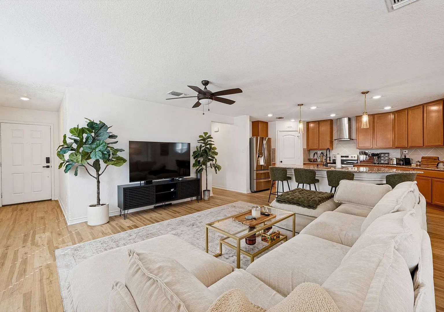 Charming 3 Bedroom Home In Stonegate — Photo 4