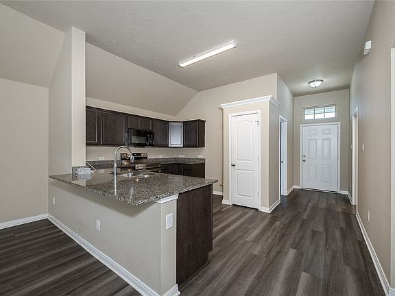 3rd image of 2702 Redcap St