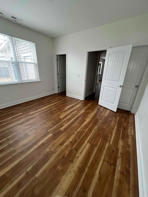 1 bed, 3046 sqft, $725 — Photo 1