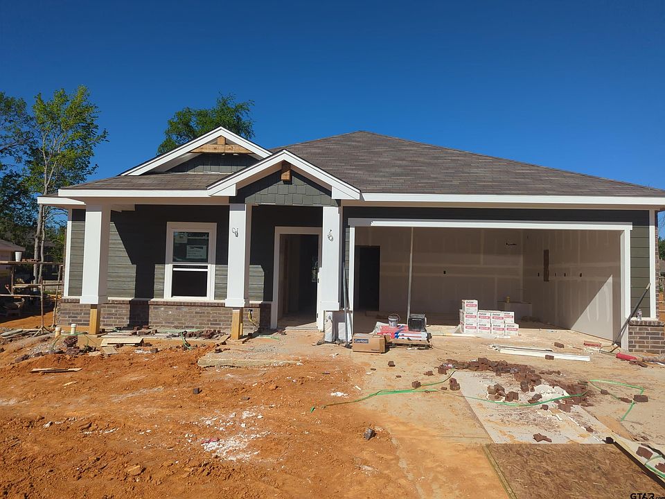1st image of 114 S Rainbow Dr