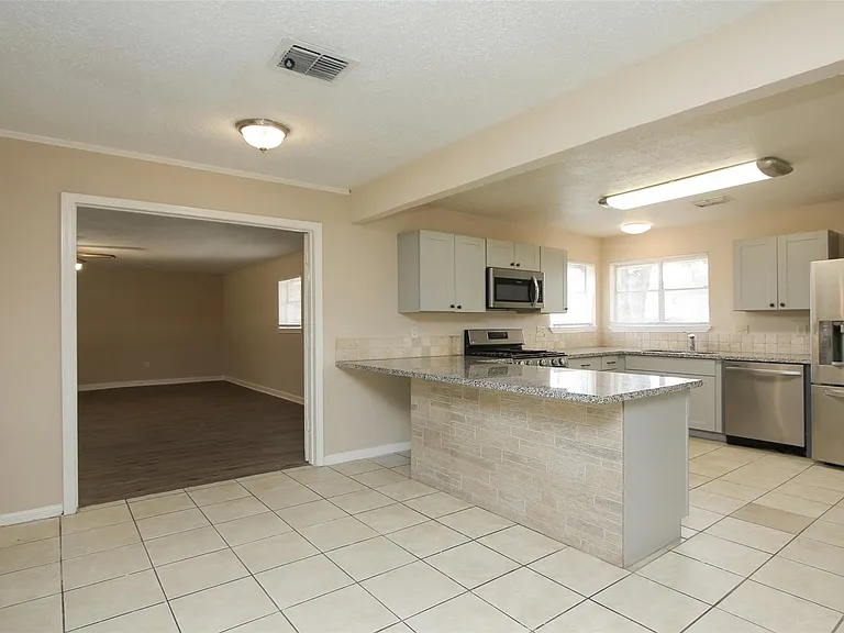 6406 Ashton St — Photo 17