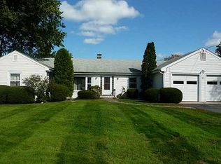 411 County Rd, Barrington, RI 02806