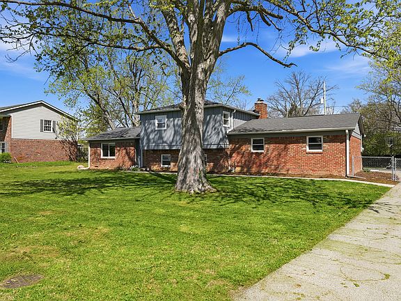 4th image of 7037 Grosvenor Pl