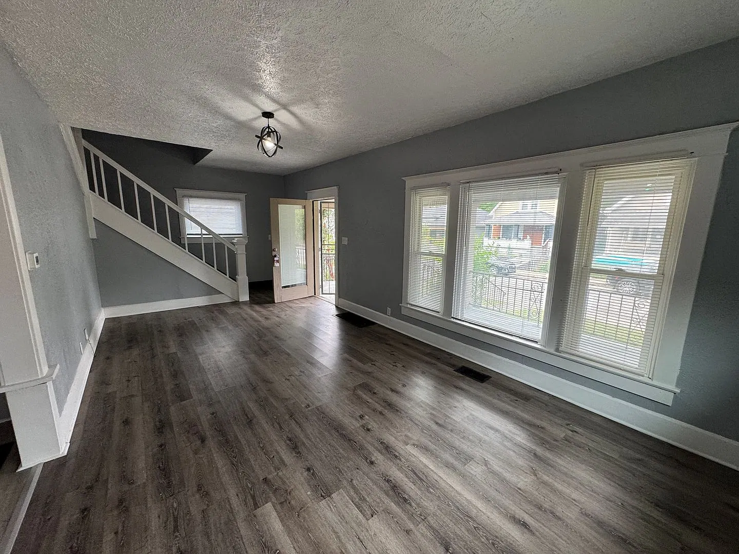 Rivoli Park 2 Beds 1.5 Bath — Photo 4