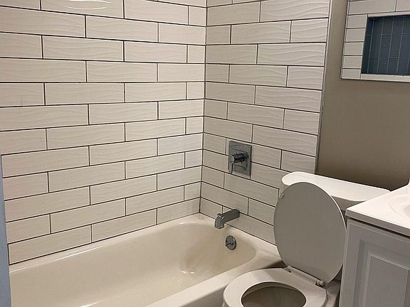 4th image of 3823 Bell St APT 2