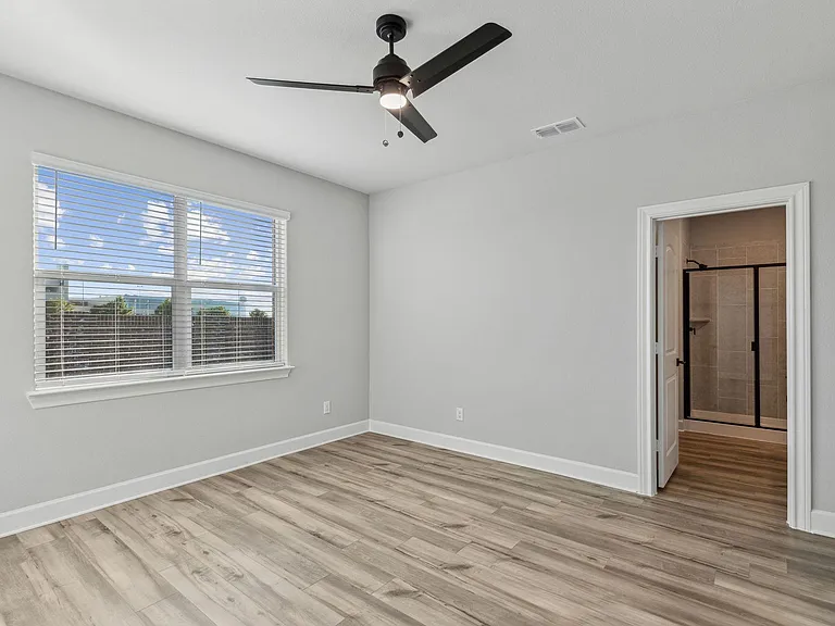 929 Emerson Dr — Photo 12