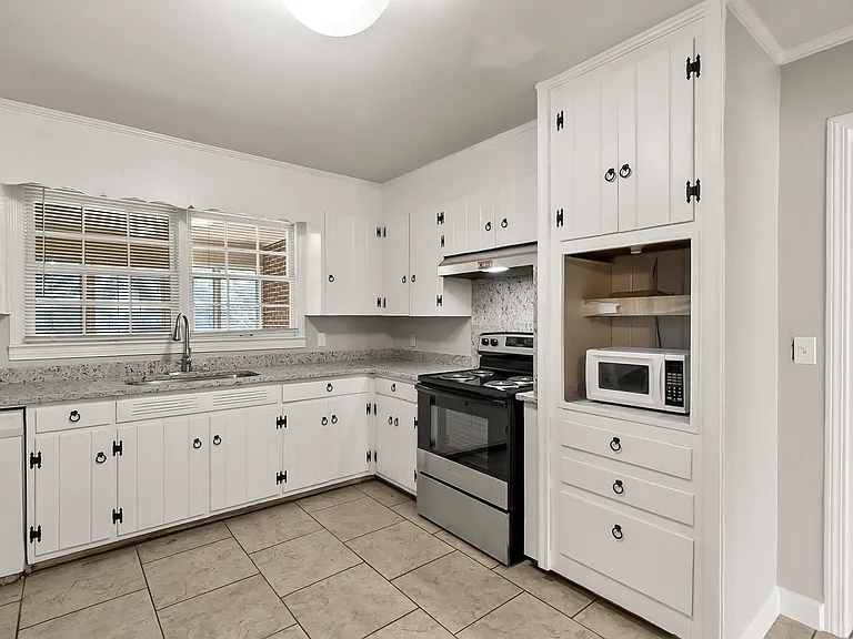 243 Cedar Crst — Photo 7