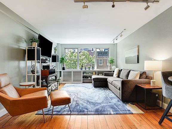 2nd image of 221 E 50th St APT 4-D