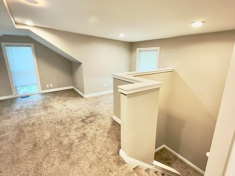 2125 Crittenden Dr — Photo 13