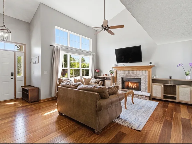 10032 Ironway Dr — Photo 3