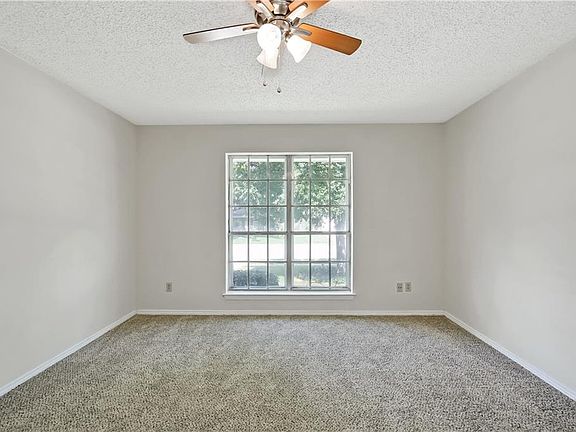 3rd image of 817 Donna Dr