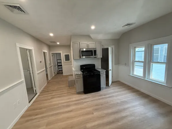 138 Wendell St #3, Providence, RI 02909