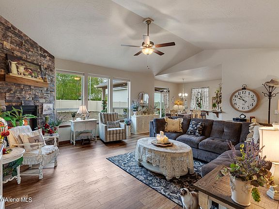 4th image of 1339 W Cordgrass Ave