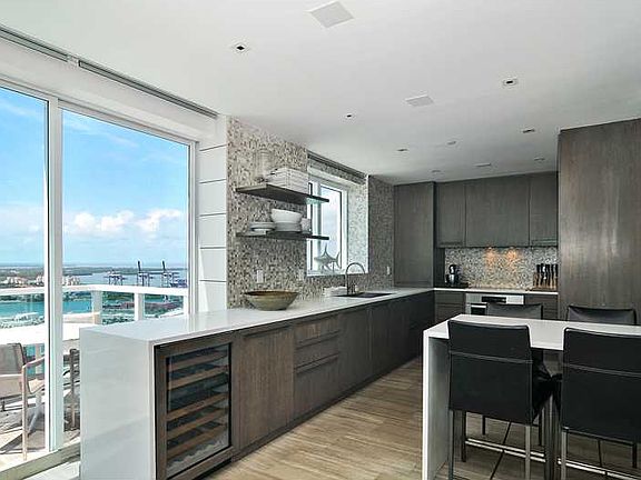 4th image of 650 West Ave #Penthouse 14