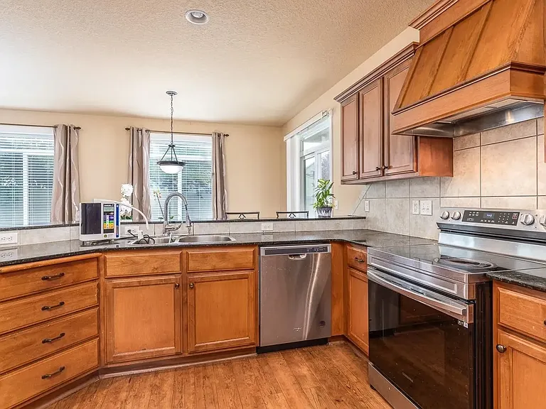 1653 Brantingham Rd — Photo 7