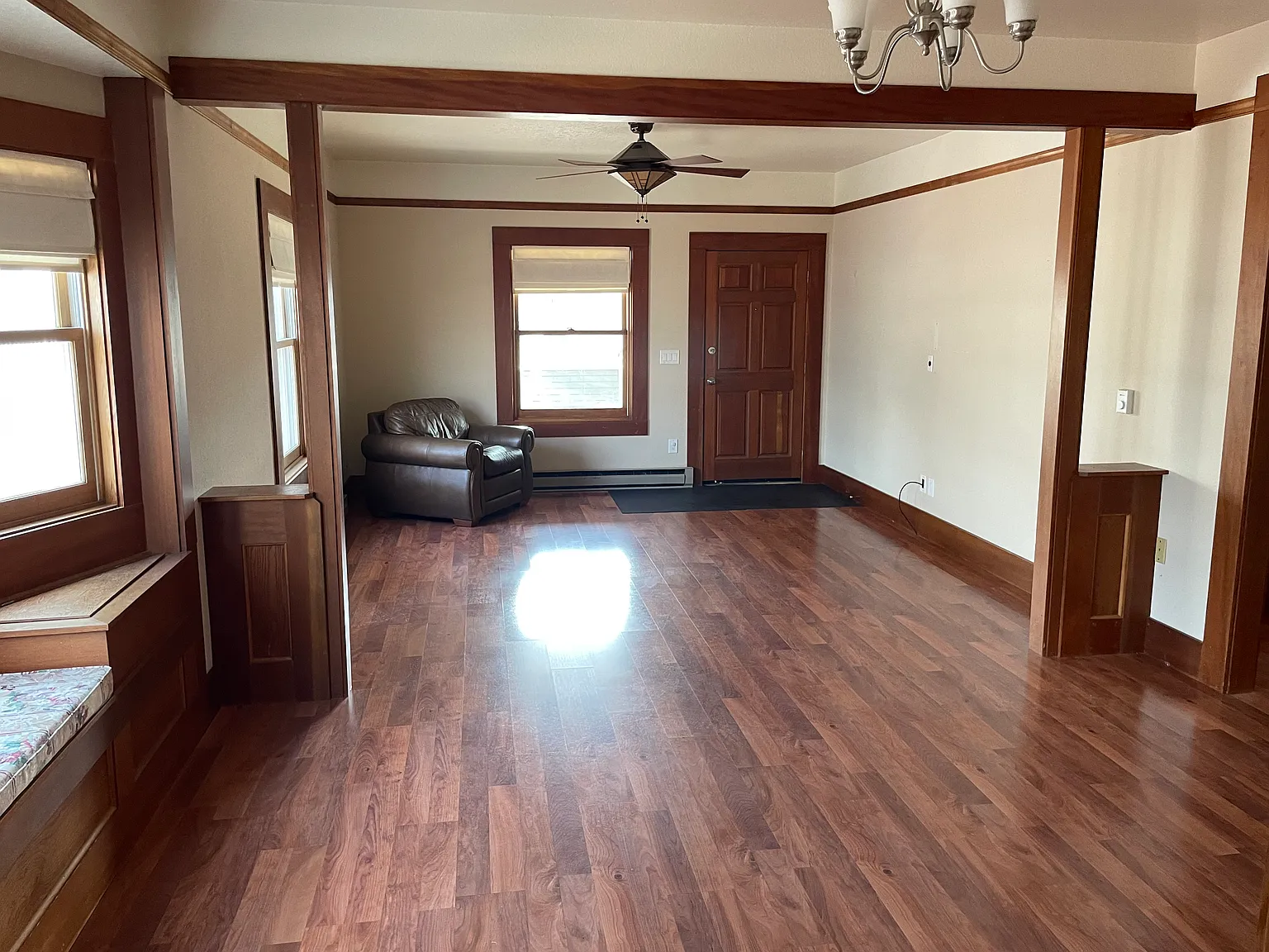 3 bed, 1.5 bath, 2576 sqft, $2,000 — Photo 3