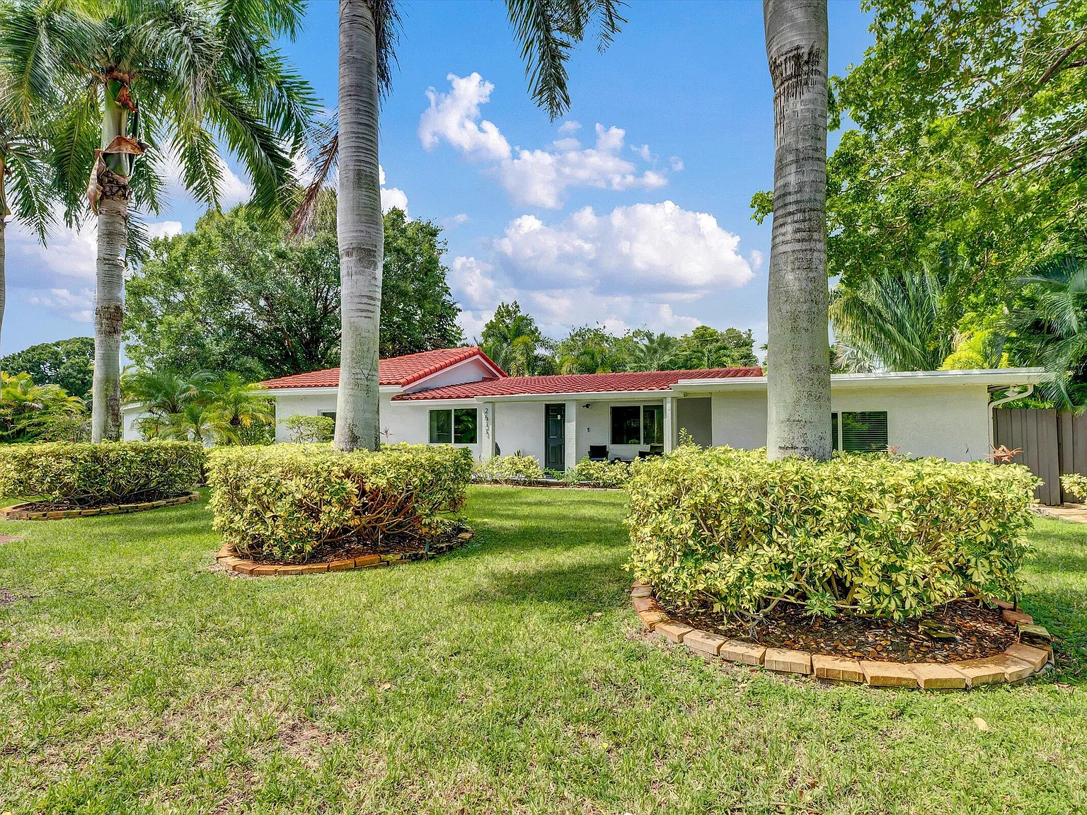 4 bed, 4.0 bath, 2170 sqft, $8,999 — Photo 2