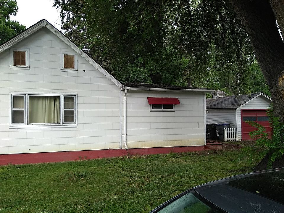 2nd image of 850 Sunset St