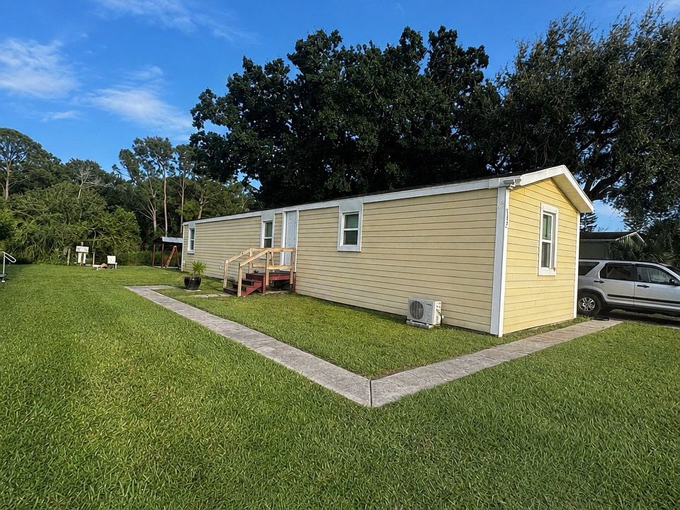 2nd image of 585 Groveland Dr