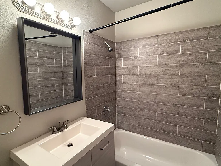 802 Alametos #A — Photo 12