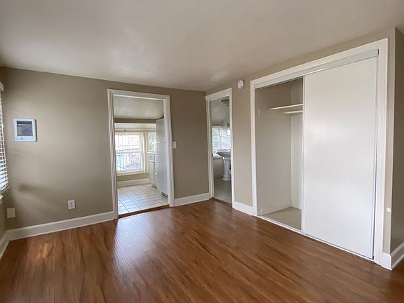 4th image of 233 20th St APT 4