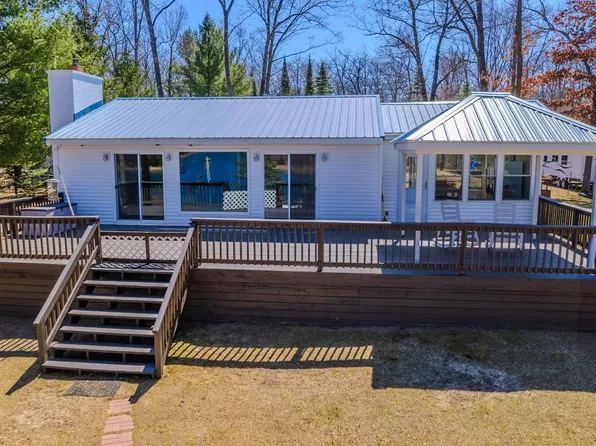 5001 Ruby Dr, Gladwin, MI 48624