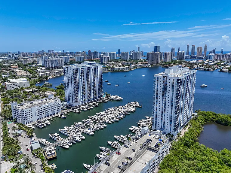 17301 Biscayne Blvd #2010 — Photo 27