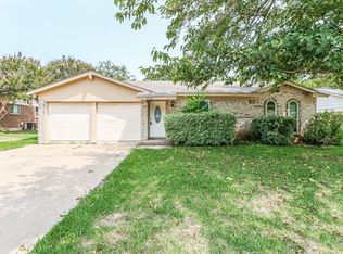 1713 Galahad Ln, Arlington, TX 76014