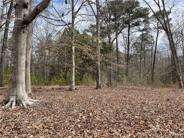 7886 Number 9 Rd, Gloucester, VA 23061