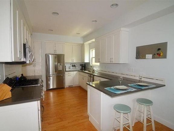 4th image of 469 Flinn Ave